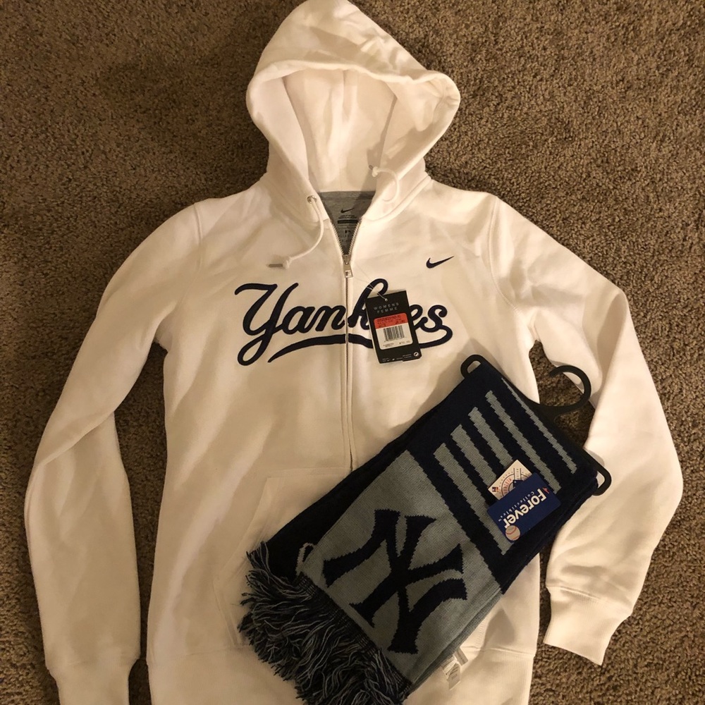 Women’s NIKE NEW YORK YANKEES HOODIE